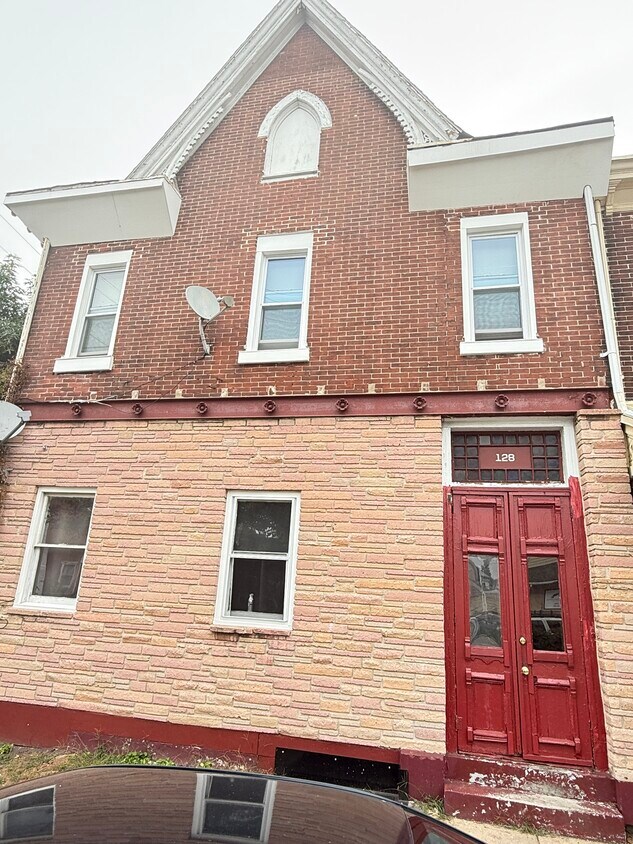 Foto principal - 128 N York St