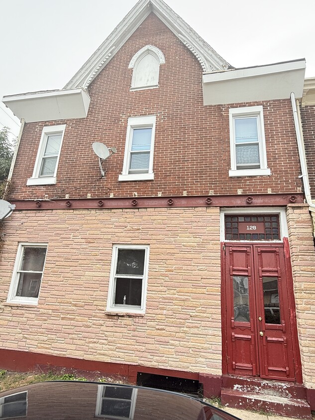 Foto principal - 128 N York St