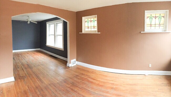 Building Photo - Renovated S City Bungalow 2 beds 1 bath w ...
