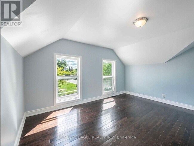 Photo du bâtiment - 87 Simcoe Rd