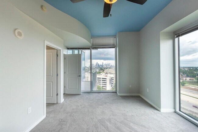 Foto del edificio - 5925 Almeda Rd