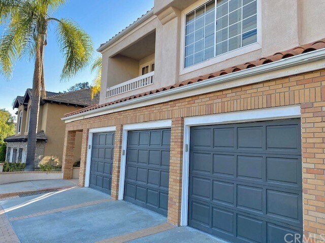 Foto del edificio - 83 Fairlane Rd