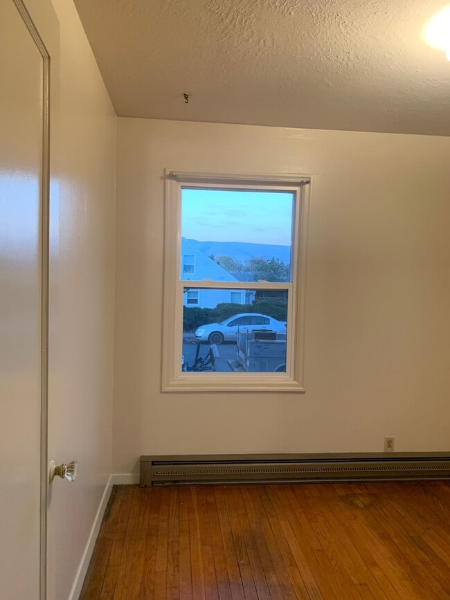 Building Photo - Charming 2 bedroom