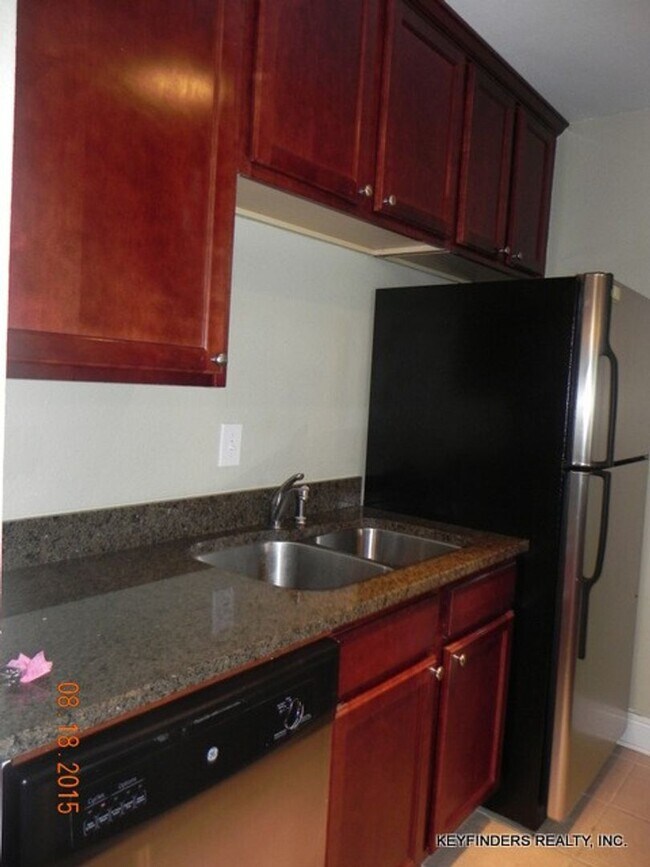 Foto del edificio - 2 Bedroom Condo  Near LSU in a Gated Commu...
