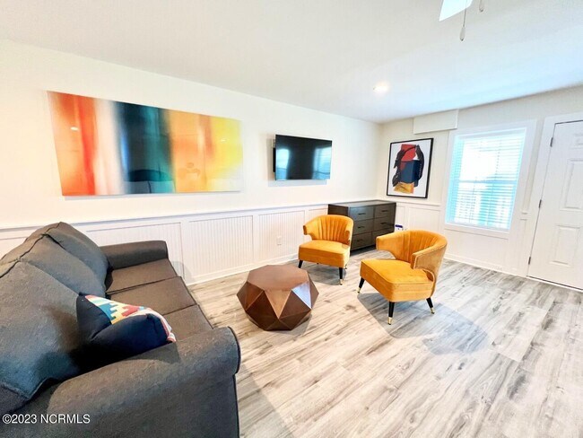 Foto del edificio - 605 N Topsail Dr