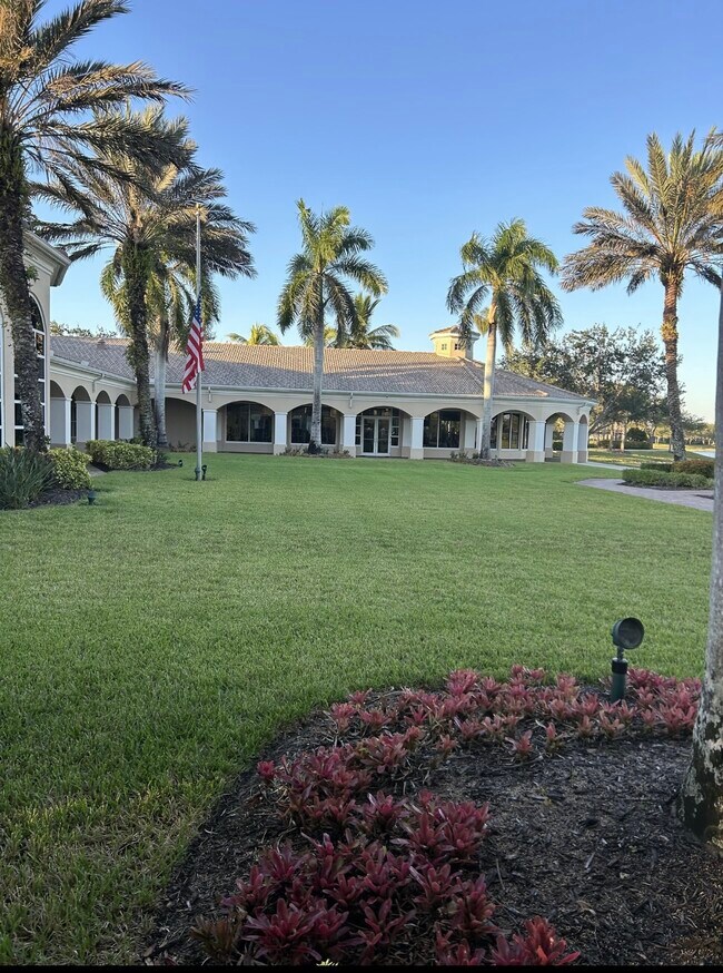 Building Photo - 8083 Sorrento Ln