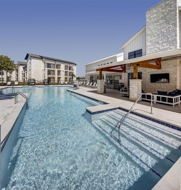 Resort-Style Pool - Leander Park