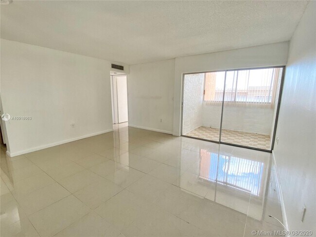 Foto del edificio - 750 NW 43rd Ave