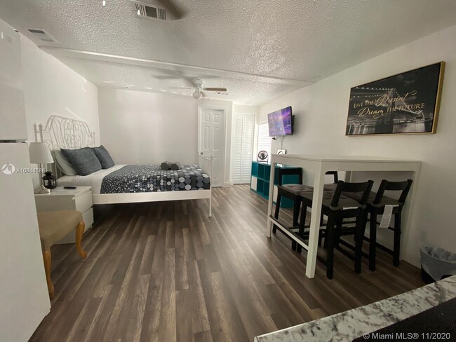 Foto del edificio - 1223 SW 128th Ave