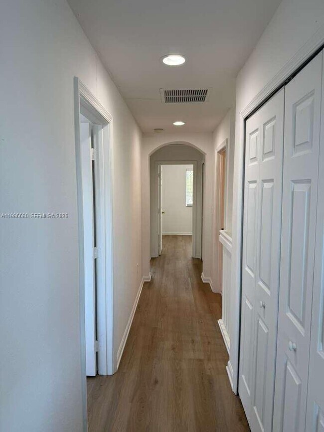 Foto del edificio - 2470 SE 15th Pl