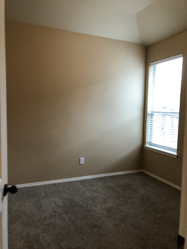 Foto del edificio - 2305 Wood River Pkwy