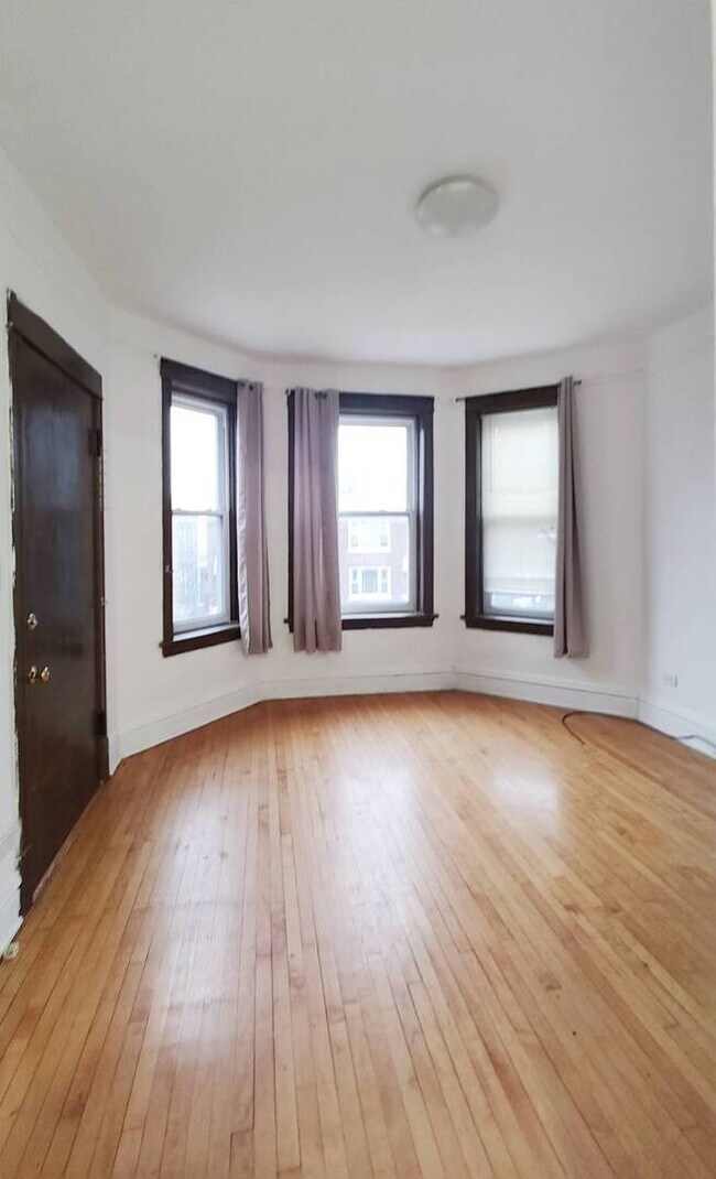 Foto del edificio - 3137 W 42nd St