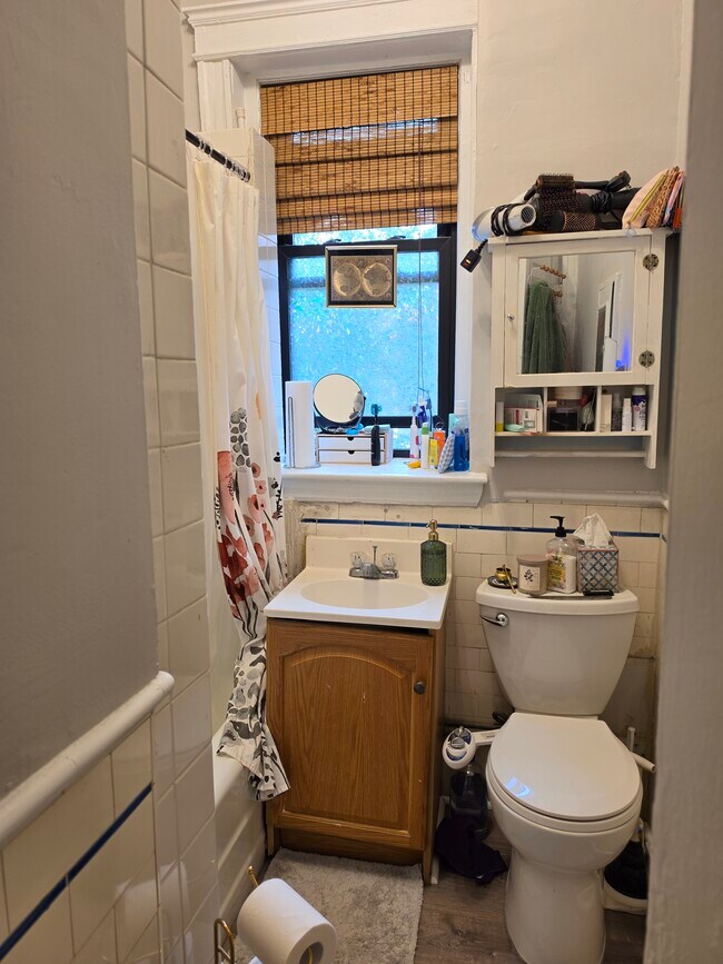 Full bath - 43 Glenville Ave