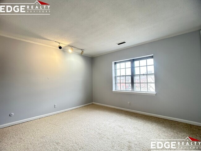 Foto del edificio - 210 Lake Shore Rd