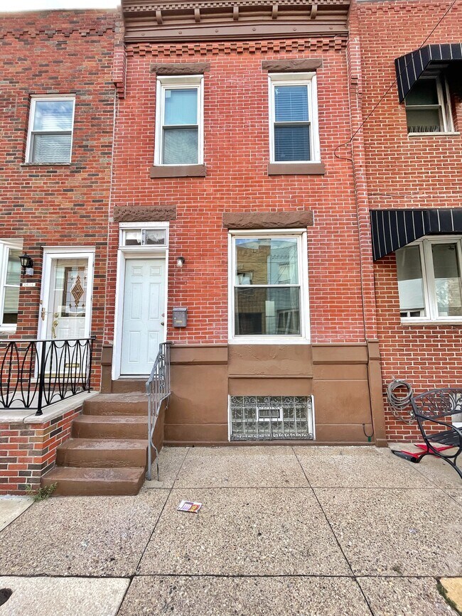 Building Photo - 2628 S Chadwick St