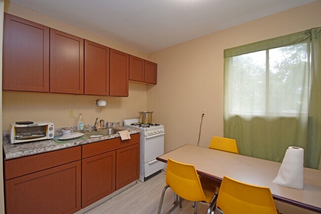 Newly upgraded kitchen - 3760 Bonfield Dr