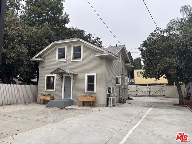 Foto del edificio - 1703 S Burlington Ave