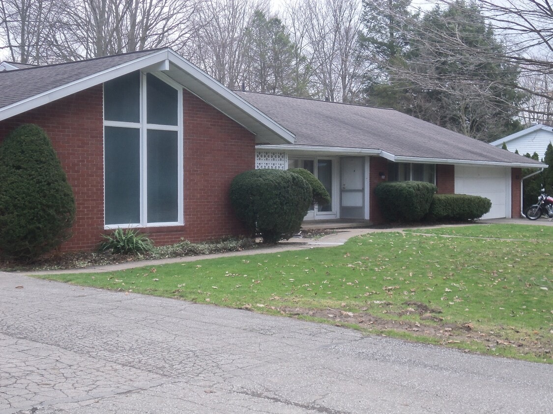 Primary Photo - 109 Terrace Dr