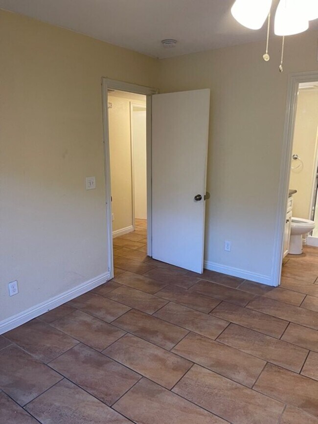 Foto del edificio - cute and cozy condo * virtual tour * by ap...