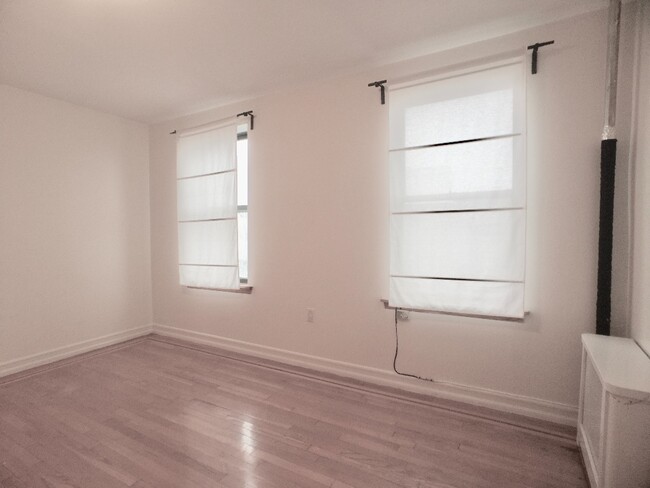 Building Photo - 183 Pinehurst Ave
