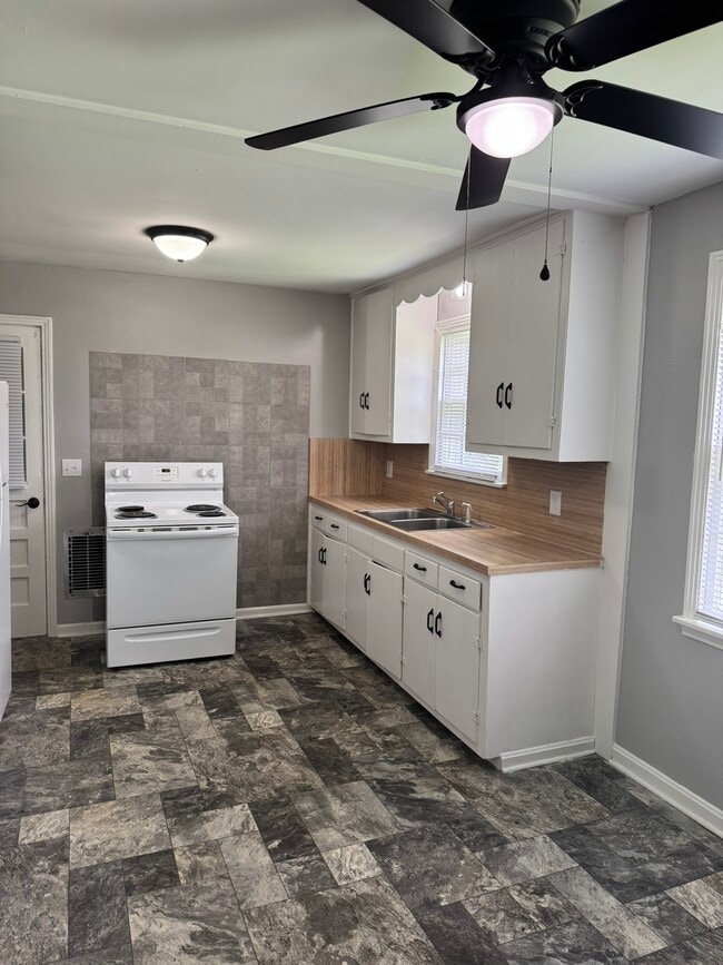 Foto del edificio - 512 Cottonwood Dr