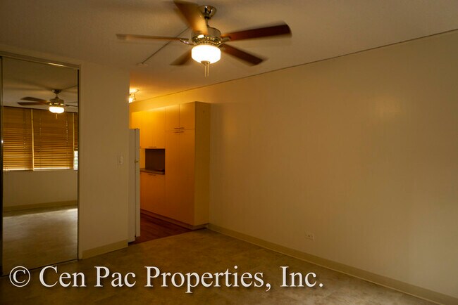 Building Photo - Studio in Waikiki, with 1 parking stall