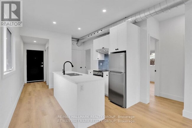 Building Photo - 109 Russell Ave