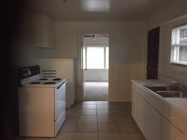Primary Photo - 2032 Acorn Ln