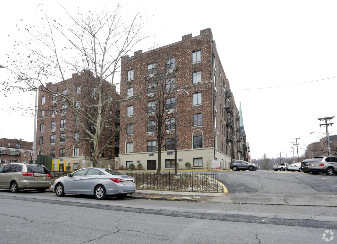 Primary Photo - Lincoln Avenue Apartments