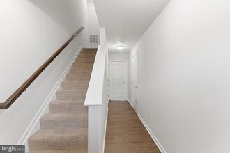 Building Photo - 293 Magellan Dr