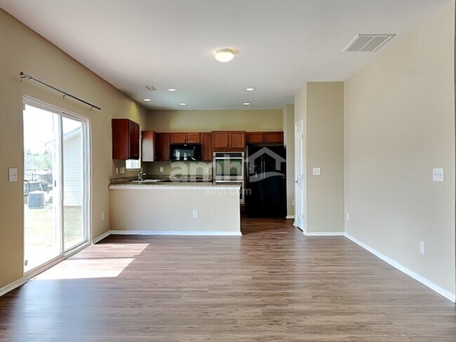 Foto del edificio - 353 Kerriann Ln