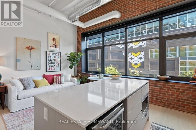 Photo du bâtiment - 150 Logan Ave