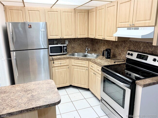 Building Photo - 2 br, 2 bath Condo - 1201 S 21st Ave