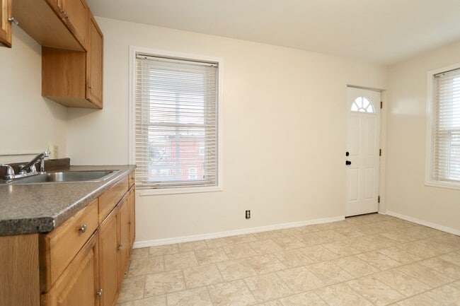 Building Photo - 1206 Linden St