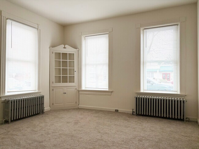 Foto del edificio - 19 W Main St