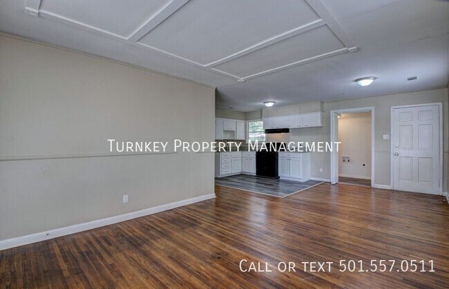 Building Photo - 713 Ellen Dr