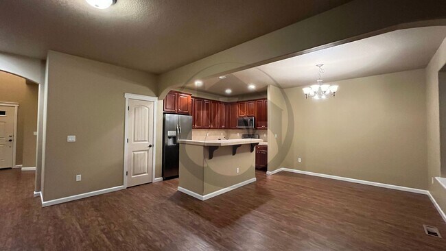 Foto del edificio - Move in Special $600 Off First Months-  Brand New Carpet & Freshly Painted