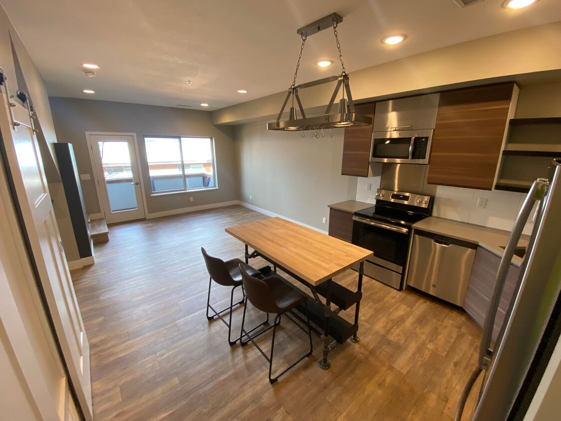 Primary Photo - Modern Two Bedroom, 1.5 Bathroom Condo on ...