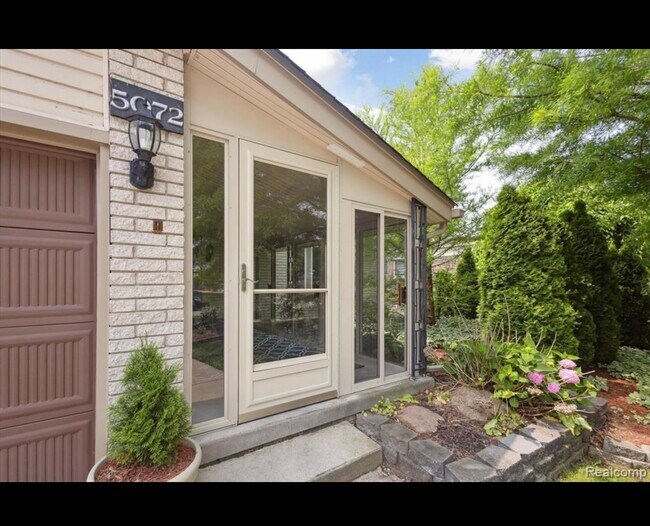 Foto del edificio - 5072 Chadbourne Dr