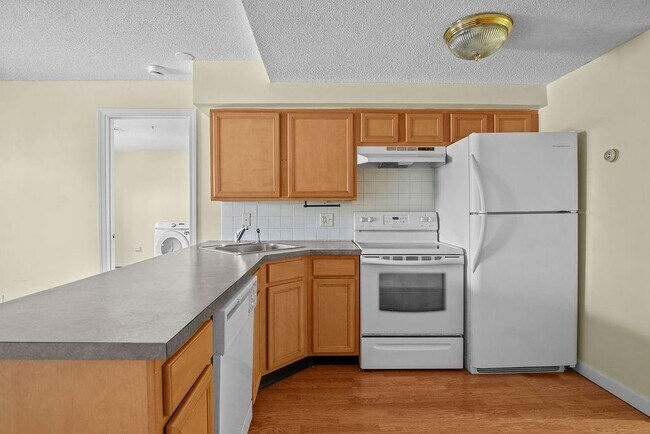 Building Photo - 31 Devereux Ave