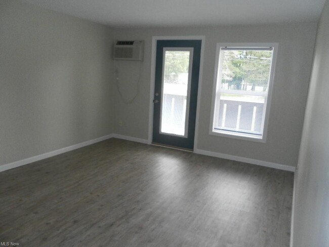 Building Photo - 1155 N Elm St