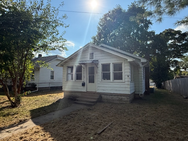 Building Photo - 734 View Ave