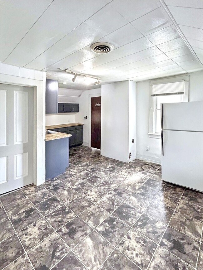 Foto del edificio - 3295 W 46th St