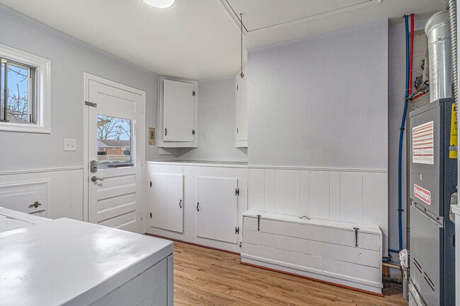 Building Photo - 24310 Rosemarie Ave