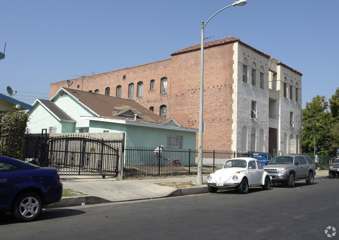 Primary Photo - 5533 Sierra Vista Ave