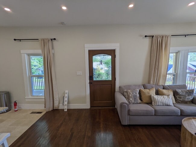 Building Photo - 32 Woodrow Ave