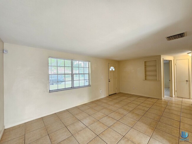 Building Photo - 2 Bedrooms 1 bath House for Rent in New Po...
