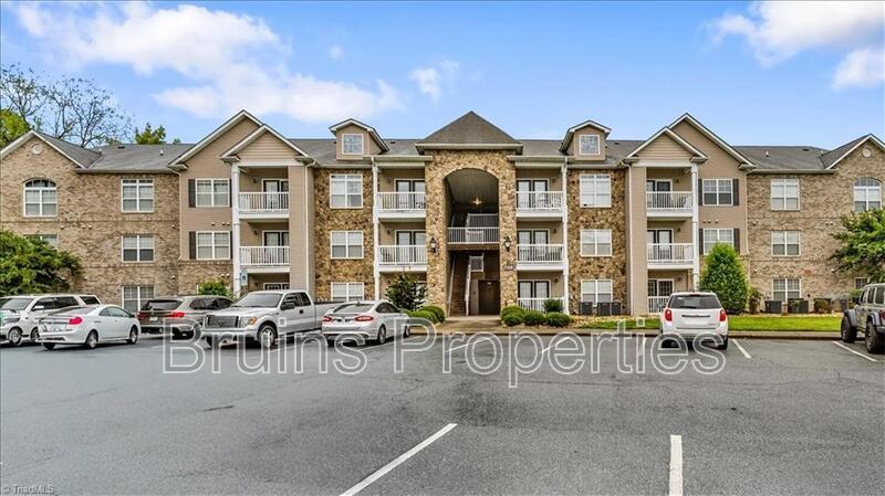 Photo - 7104 West Friendly Avenue