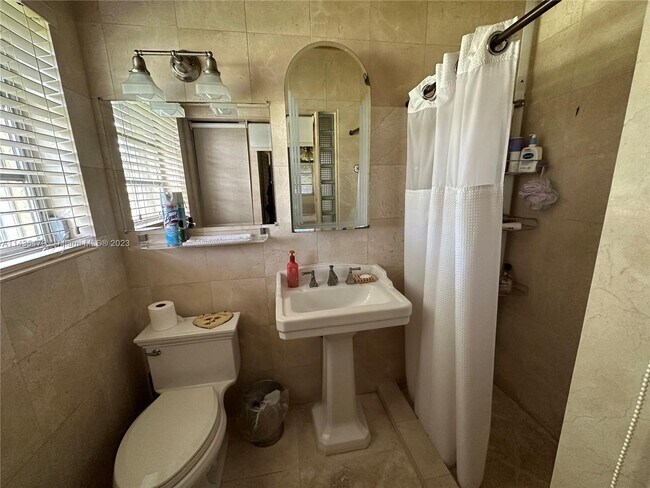 Foto del edificio - 8001 SW 36th Terrace