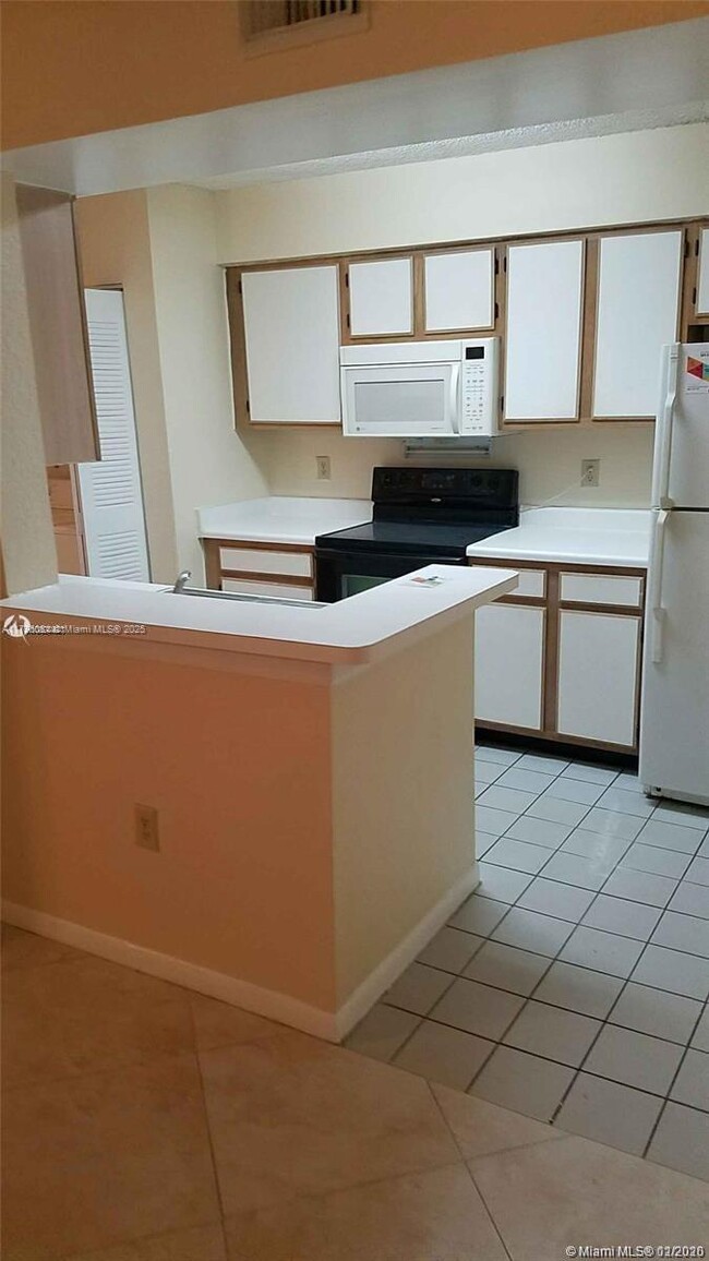 Foto del edificio - 2810 N Oakland Forest Dr